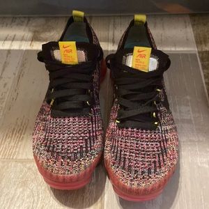 Nike vapor max pink and black 6 1/2